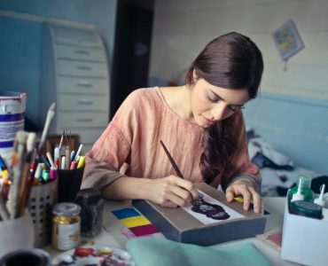 Photo - Female Artist