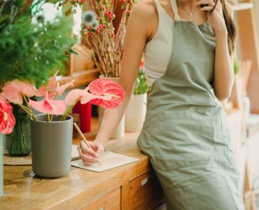 Photo - Florist Taking Order